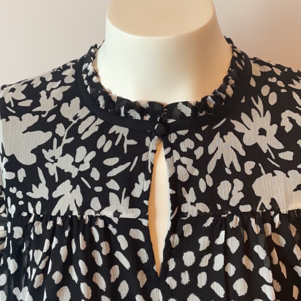 Cupcakes and Cashmere Black and White Top - Picture 6 of 13